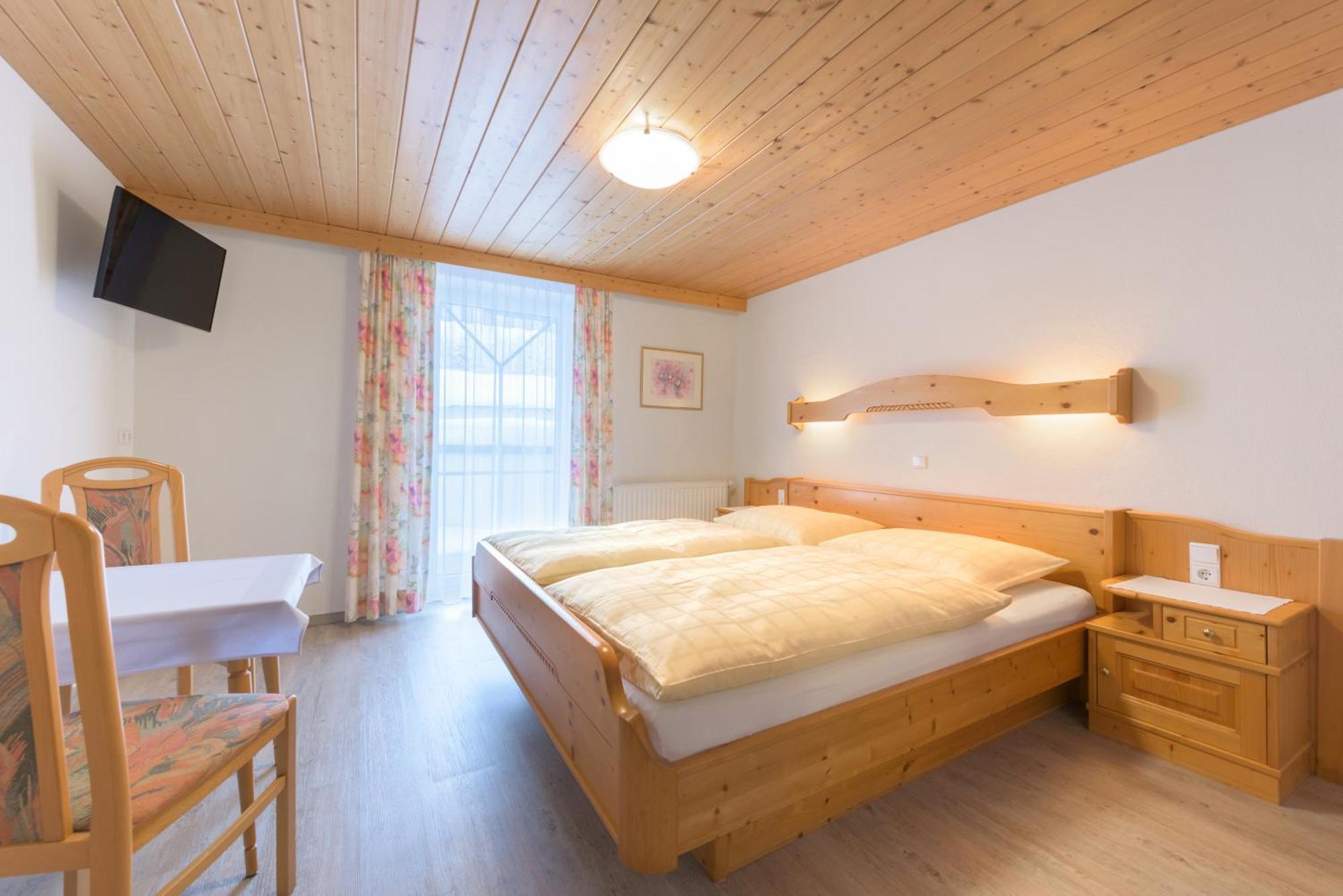 Haus Meneweger Apartamento Flachau Quarto foto