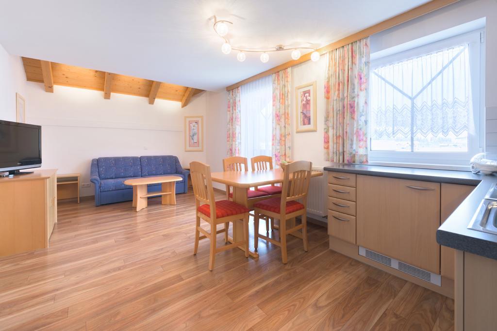 Haus Meneweger Apartamento Flachau Exterior foto