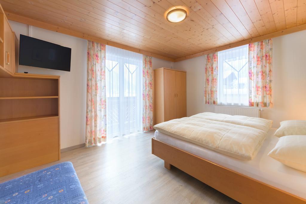 Haus Meneweger Apartamento Flachau Exterior foto
