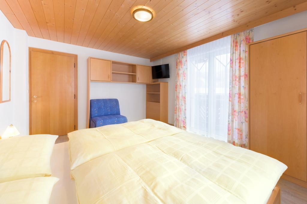 Haus Meneweger Apartamento Flachau Exterior foto