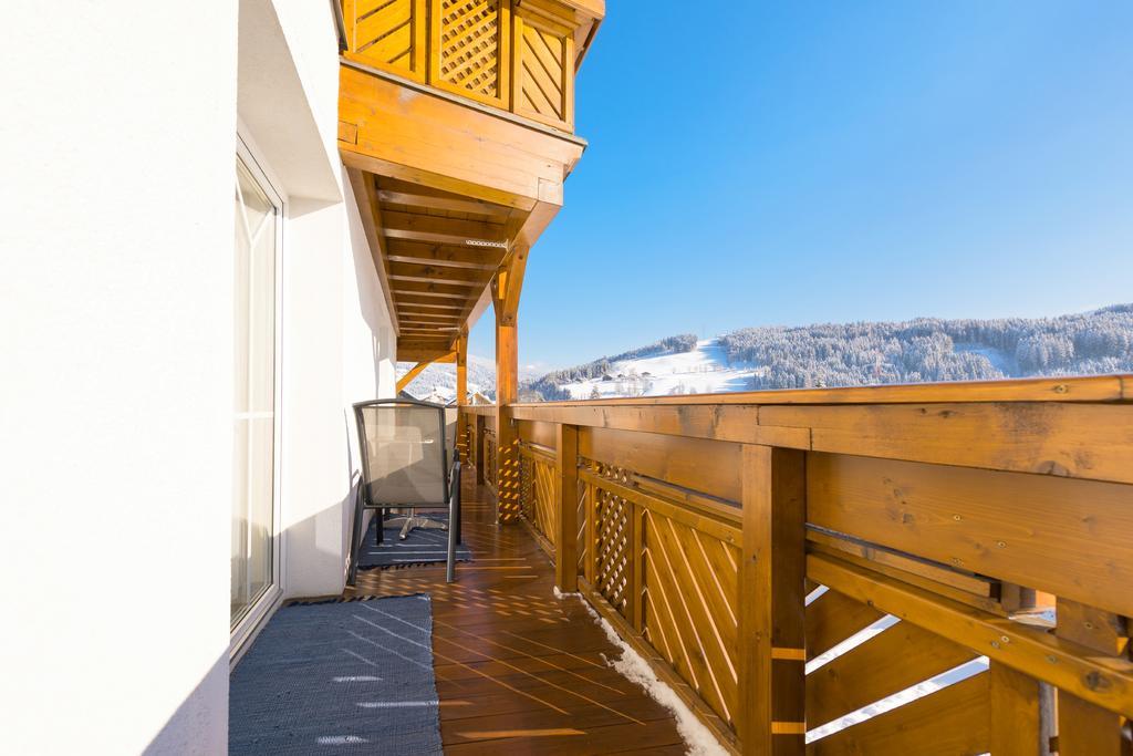 Haus Meneweger Apartamento Flachau Exterior foto