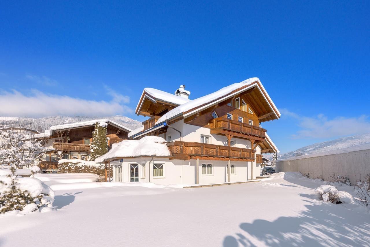 Haus Meneweger Apartamento Flachau Exterior foto